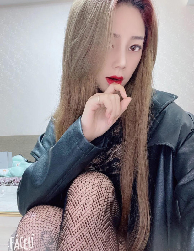 丝袜美腿的雪儿